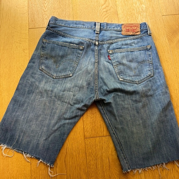 Vintage Levi’s 501 Original Fit Distressed Cut-Off Denim Shorts - Picture 4 of 15